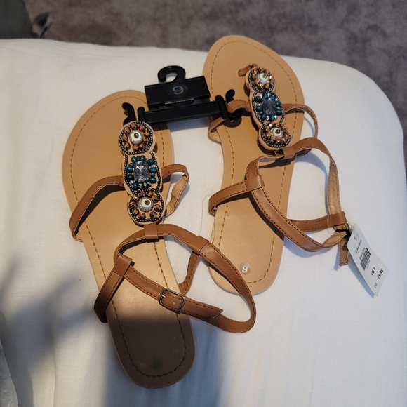 Flat Sandals - Picture 1 of 2